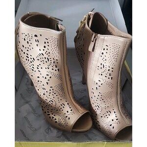 Golden Lace Heels by Forever, size 7 1/2.